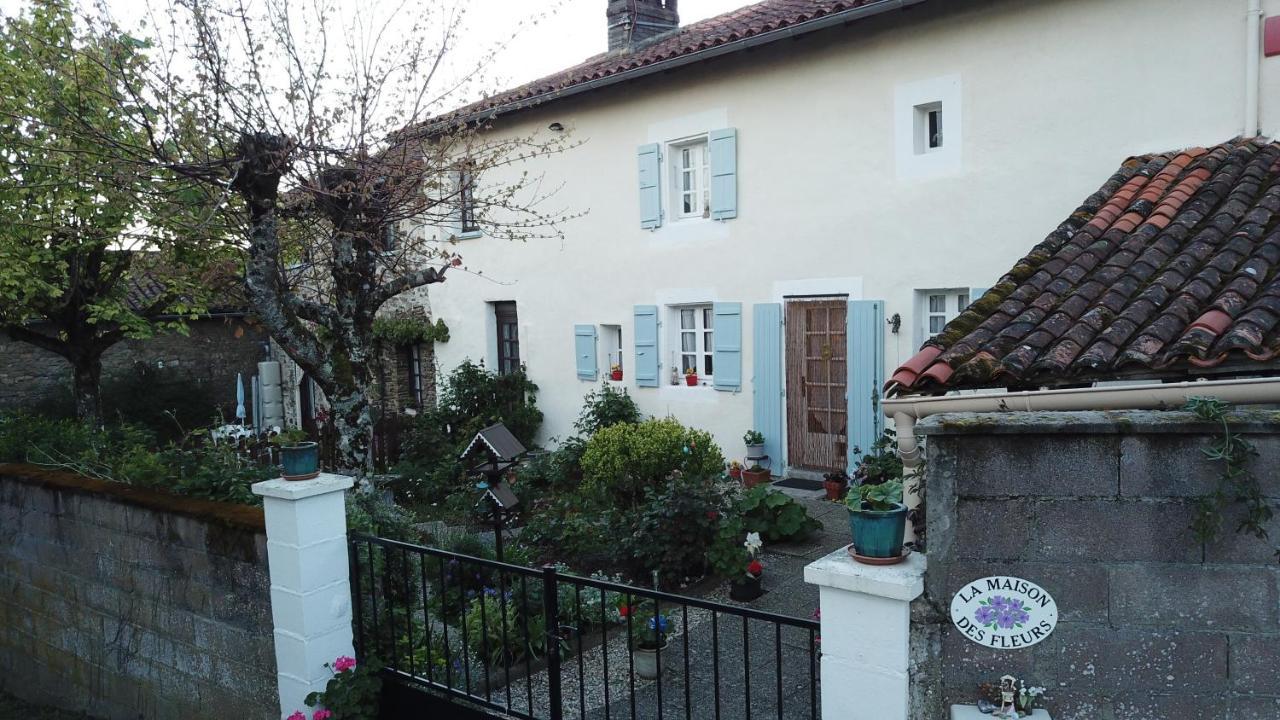 La Maison Des Fleurs Montembœuf Exteriör bild