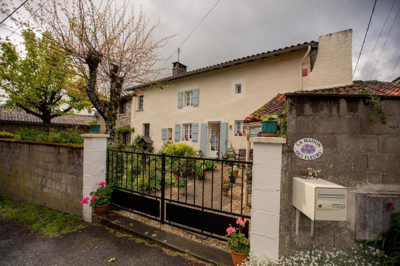 La Maison Des Fleurs Montembœuf Exteriör bild