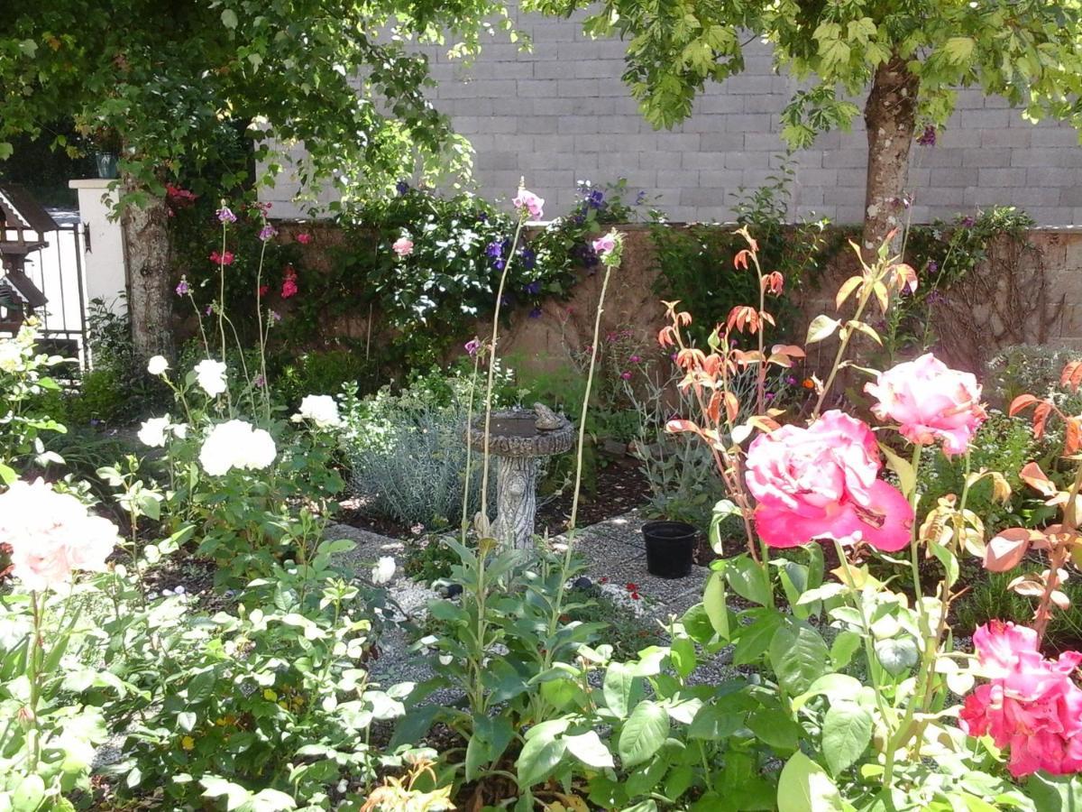 La Maison Des Fleurs Montembœuf Exteriör bild
