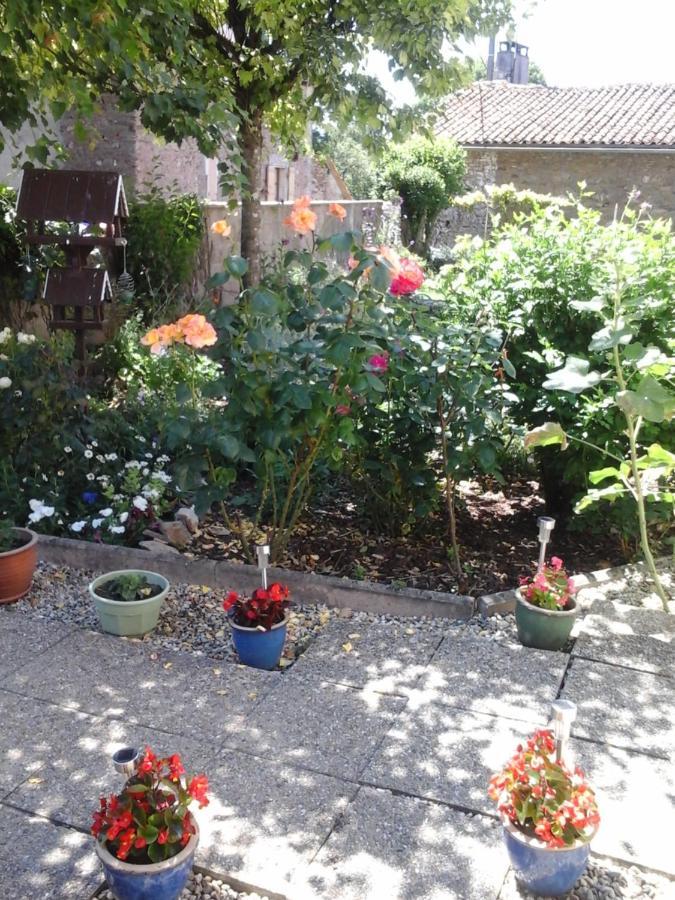 La Maison Des Fleurs Montembœuf Exteriör bild