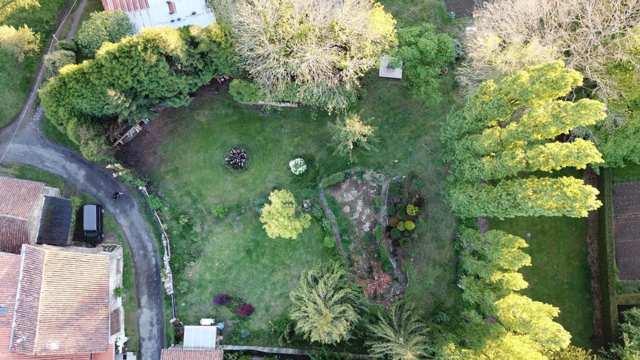 La Maison Des Fleurs Montembœuf Exteriör bild