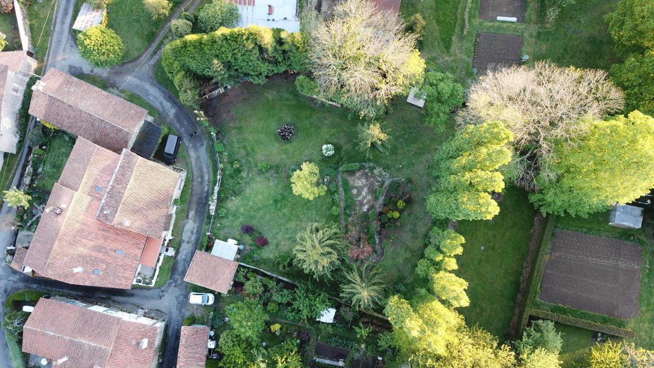 La Maison Des Fleurs Montembœuf Exteriör bild